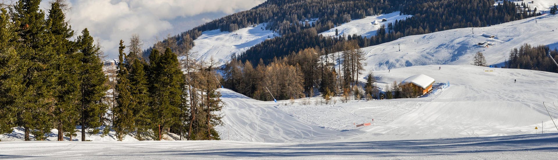 Een deel van de pistes in Pila, Val d'Aosta in Italië, waar je skilessen kunt boeken.