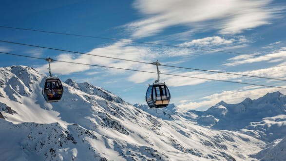 A view of the cable car carrying skiers up to the top of the mountain in the ski resort of Sedrun-Dieni-Oberalp, where local ski schools offer a selection of ski lessons.