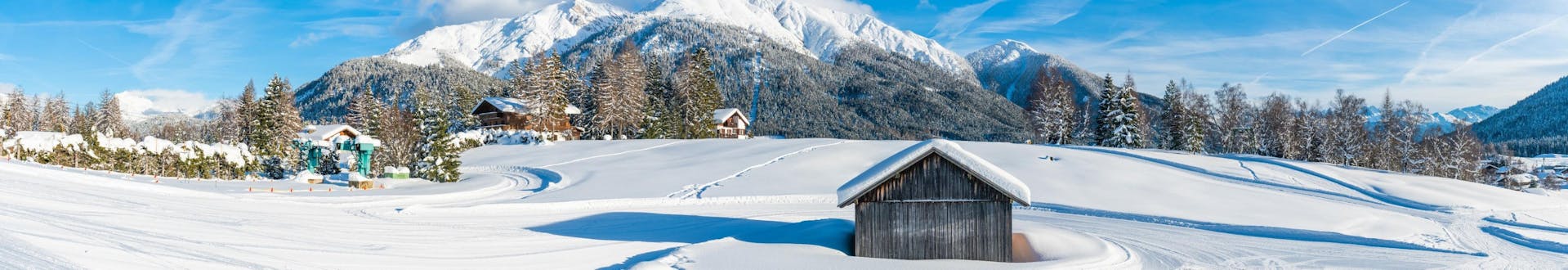 Die verschneite Landschaft um Seefeld in Tirol, wo die örtlichen Skischulen ihre Skikurse anbieten.