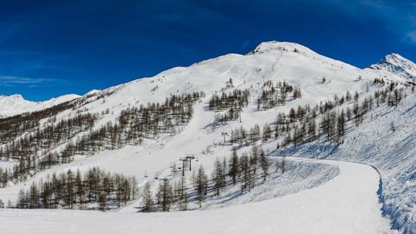 A view of the ski pistes of Sestriere, where the local ski schools offer a broad selection of ski lessons.
