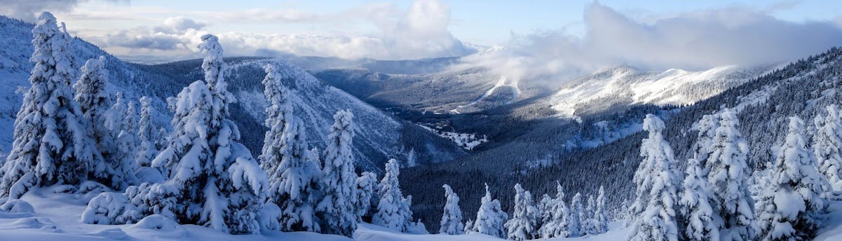 ski-school-spindleruv-mlyn_SEM-Resort-Hero Winter landscape in Špindlerův Mlýn, where ski school offer their ski lessons.