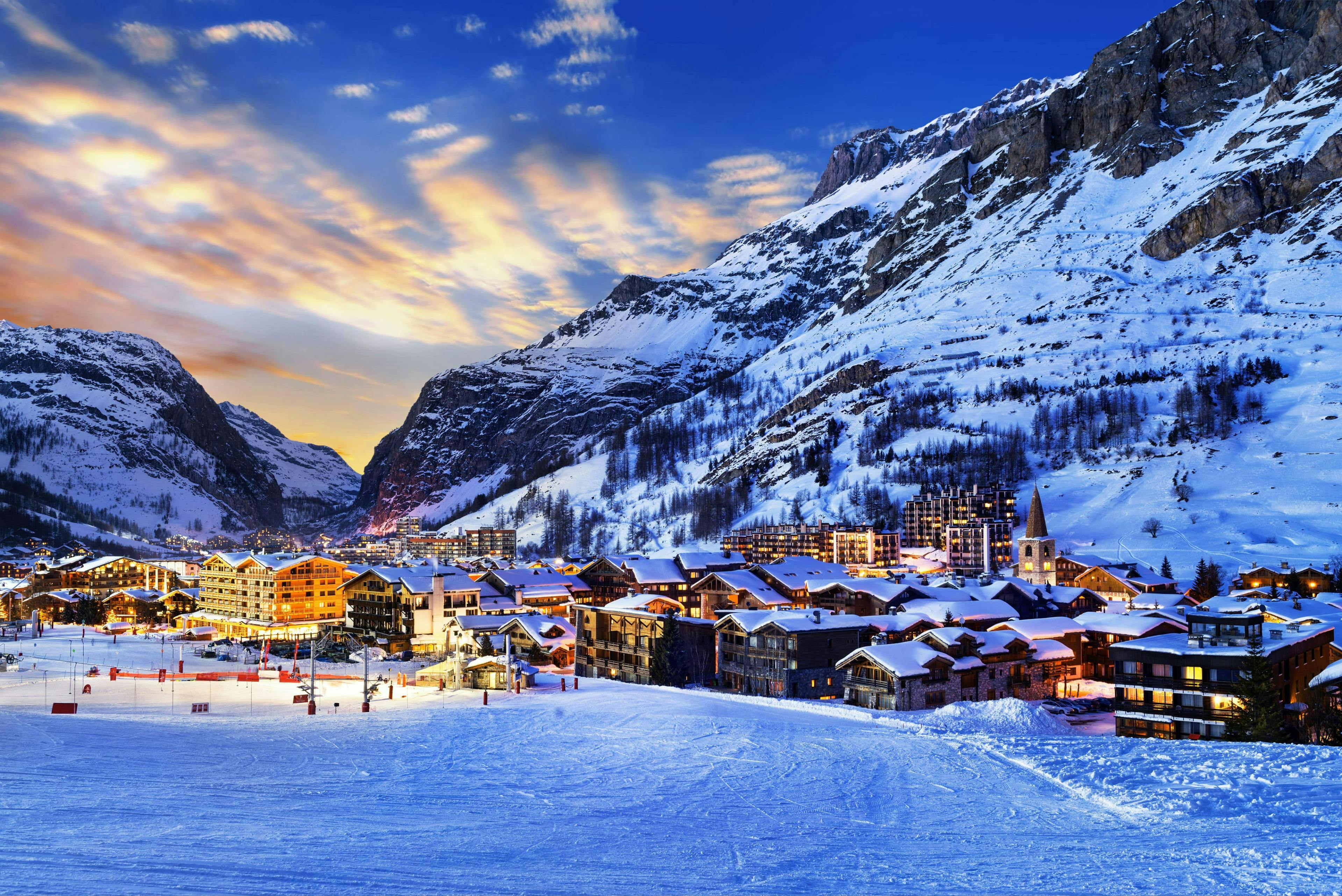 ski-school-val-d-isere_SEM-Resort-Hero A view of the wonderful French ski resort Val d'Isère surrounded by snow at sunset.
