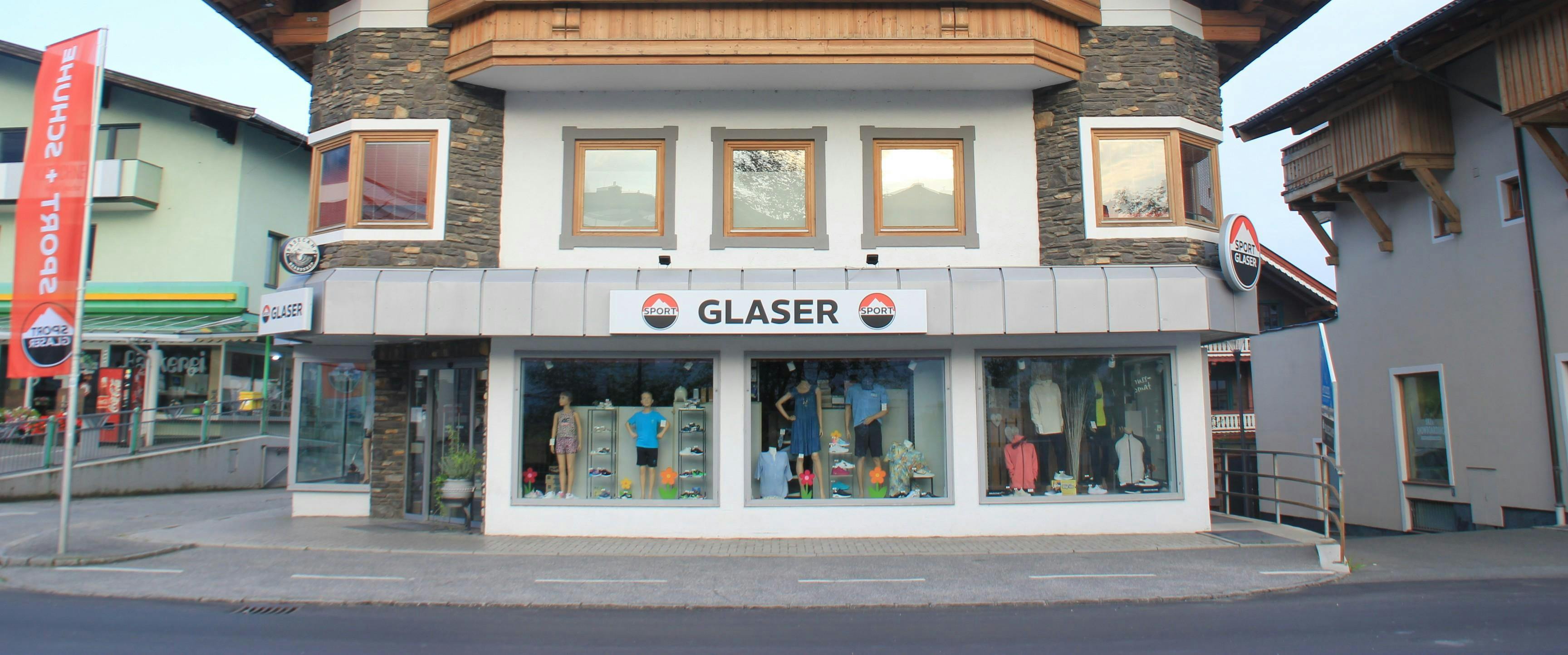 Ski_Rental_Sport_Glaser_Kaprun Magnifique paysage de montagnes et de mer, où se déroulent les activités de Location de ski Sport Glaser Kaprun.