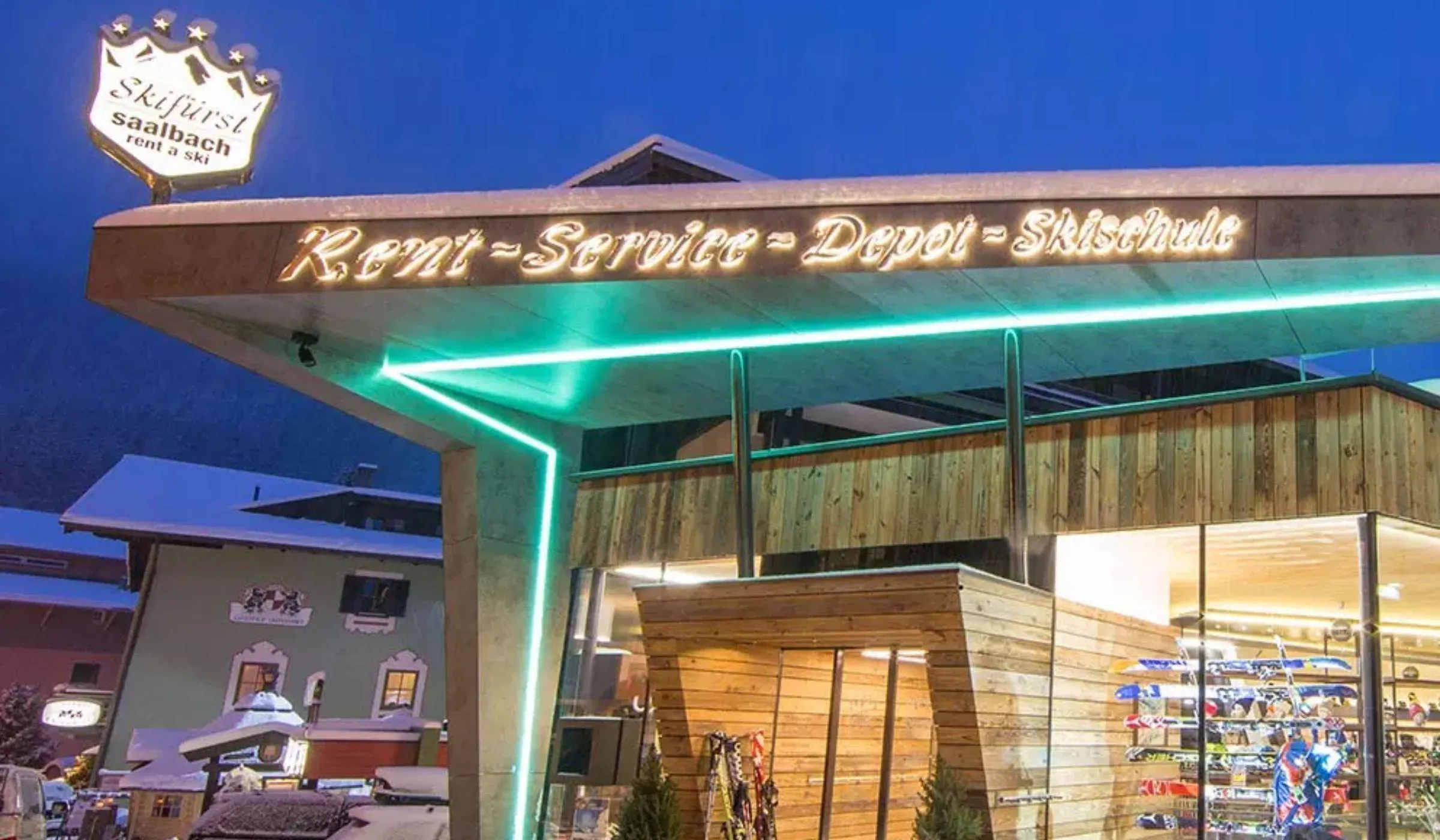 Skifürst rent a ski Saalbach Prachtige landschappen met bergen en zee, waar de ervaringen van Skifürst Saalbach plaatsvinden.