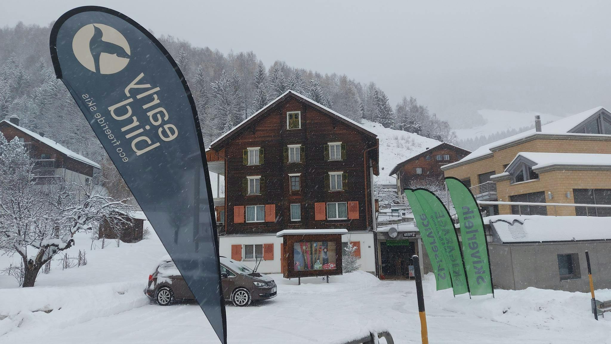 Skigarage Tenner Disentis Paisajes impresionantes de montaña y mar, donde tienen lugar las experiencias de Skigarage Tenner Disentis.