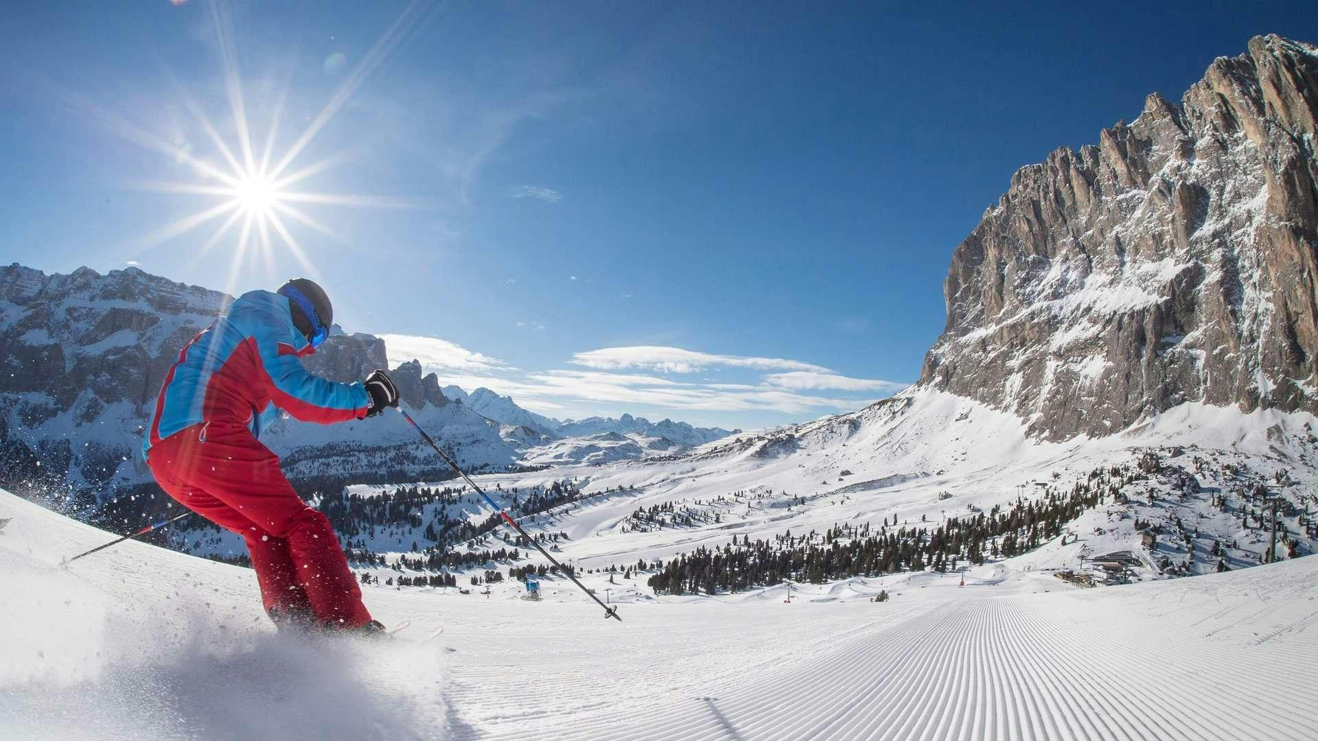 Skiing_Val_Gardena Beeindruckende Landschaften mit Bergen und Meer, wo Aktivitäten von Dolomiti Adventures - Selva di Val Gardena stattfinden.