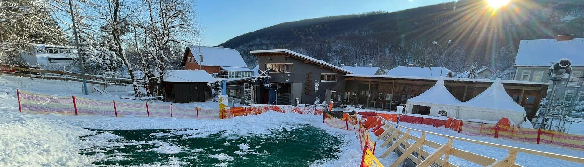 Skischule Hohe-Wand-Wiese Ein Bild der Skischule Hohe-Wand-Wiese, welche Skikurse in Wien anbietet.