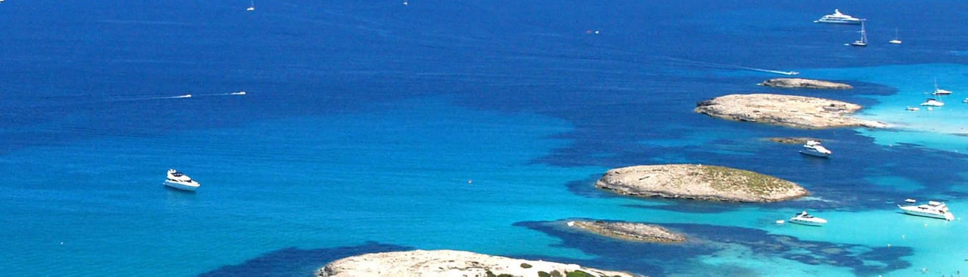 Las vistas desde un barco de alquiler de Barco Rent Formentera.