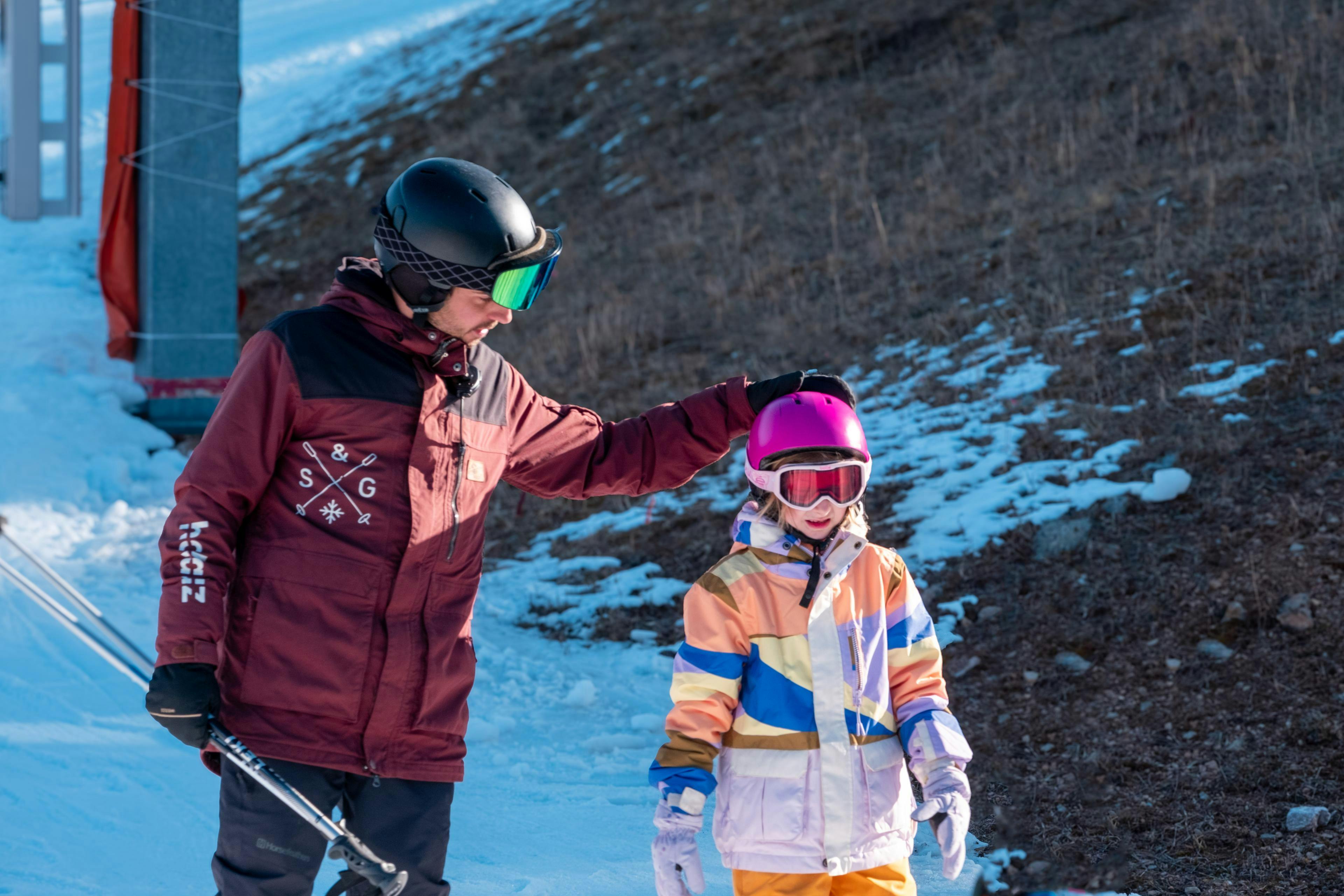SnG-2 Panorama mozzafiato con montagne e mare, dove hanno luogo le attività di Escola D´Esqui Snow and Go La Molina.