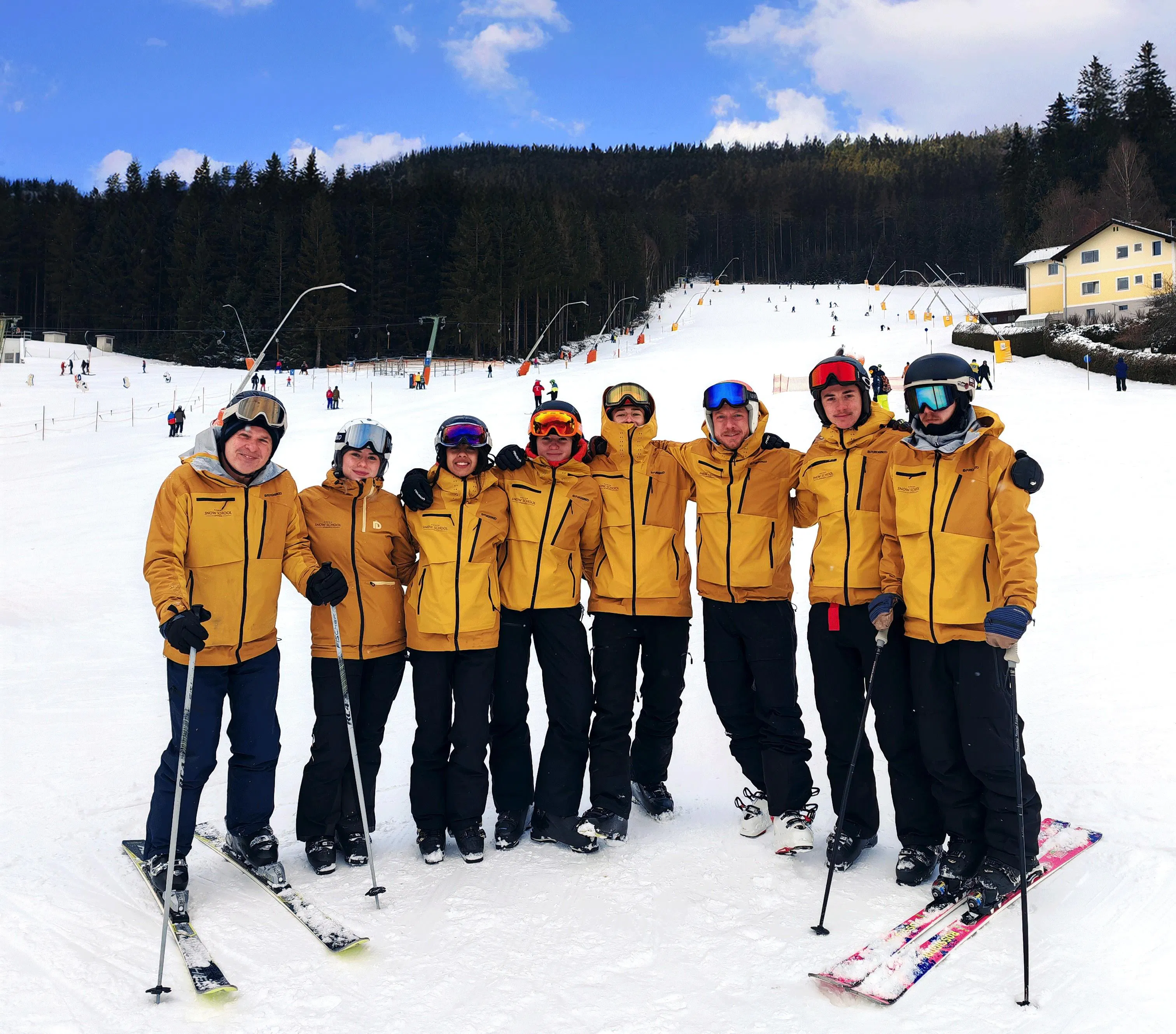 Beautiful landscapes showcasing mountains and sea, where the experiences of SnowSchool Stuhleck are taking place.