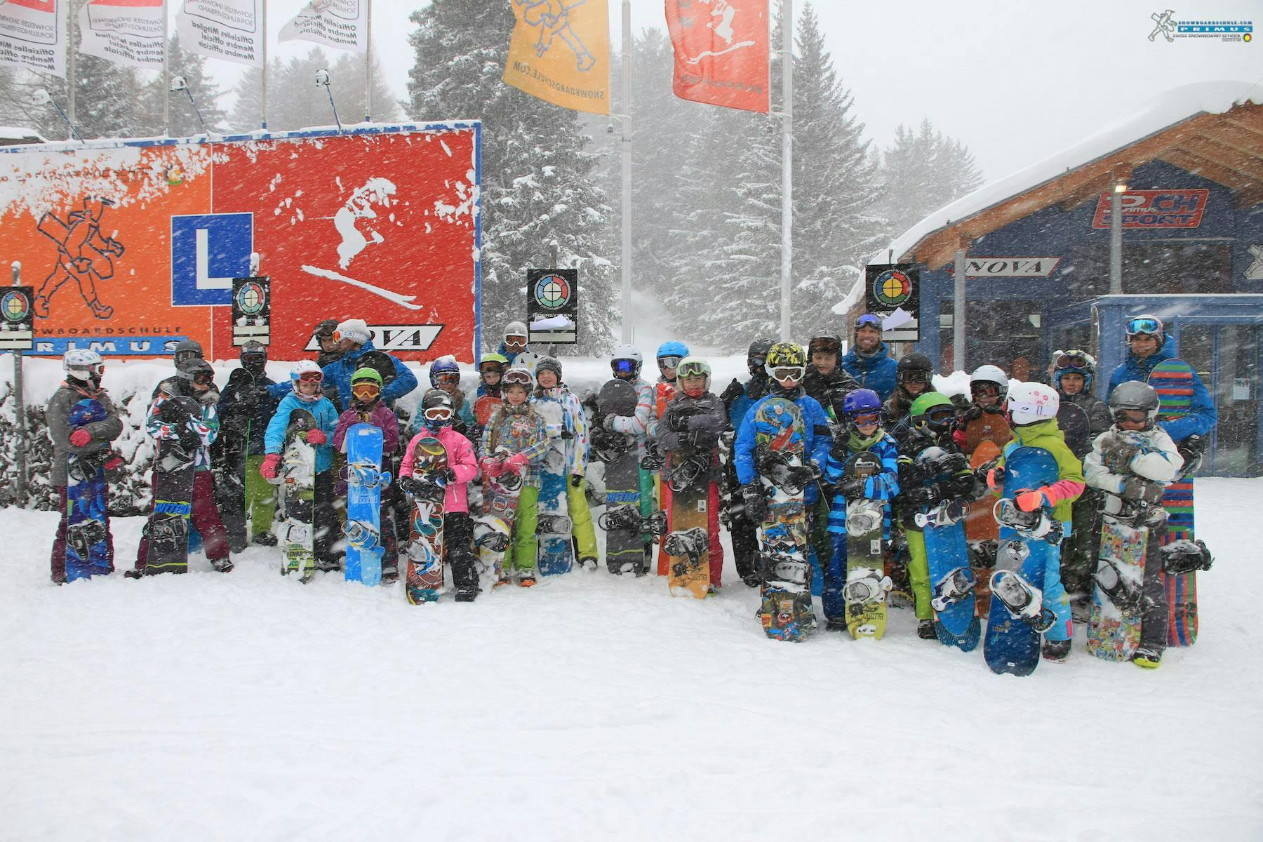 Beautiful landscapes showcasing mountains and sea, where the experiences of Snowboardschool Primus are taking place.