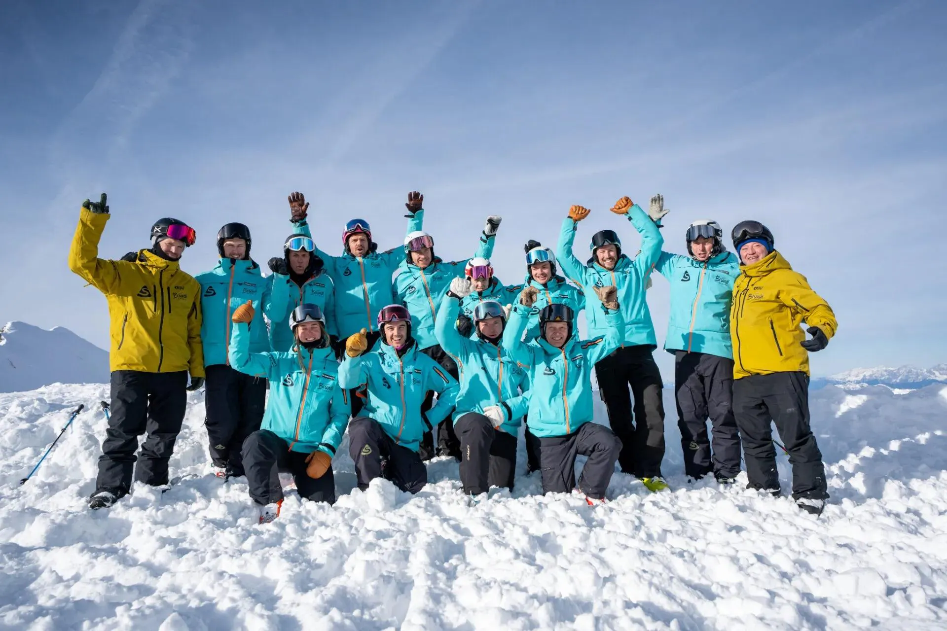 Beeindruckende Landschaften mit Bergen und Meer, wo Aktivitäten von Snowsports Kaprun stattfinden.