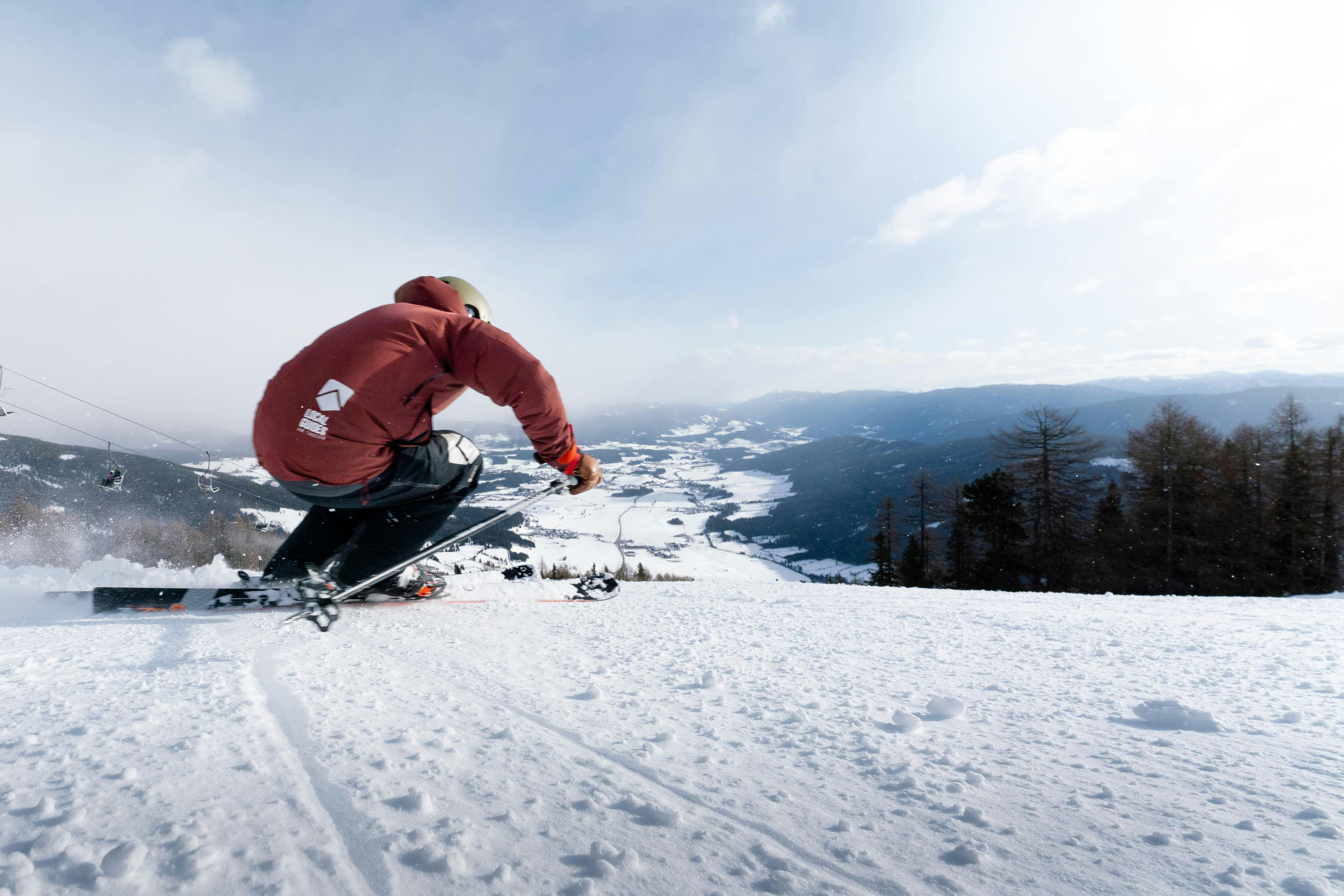 Beautiful landscapes showcasing mountains and sea, where the experiences of Local Guides am Tauern are taking place.