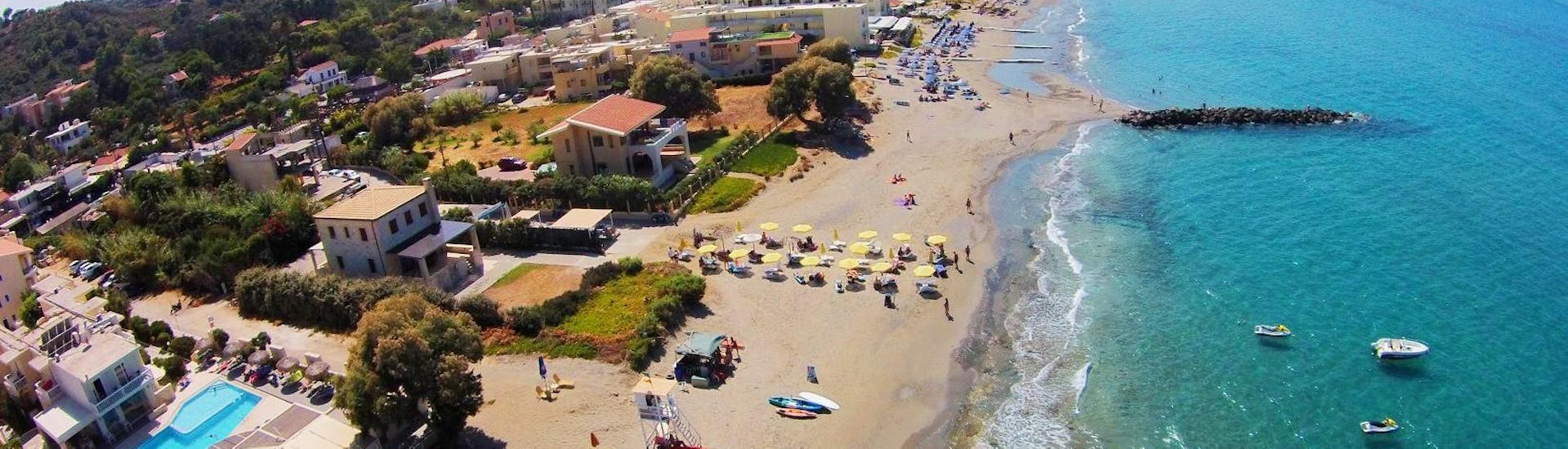 Beach in Crete where Splish Splash Watersports offers its activities. 