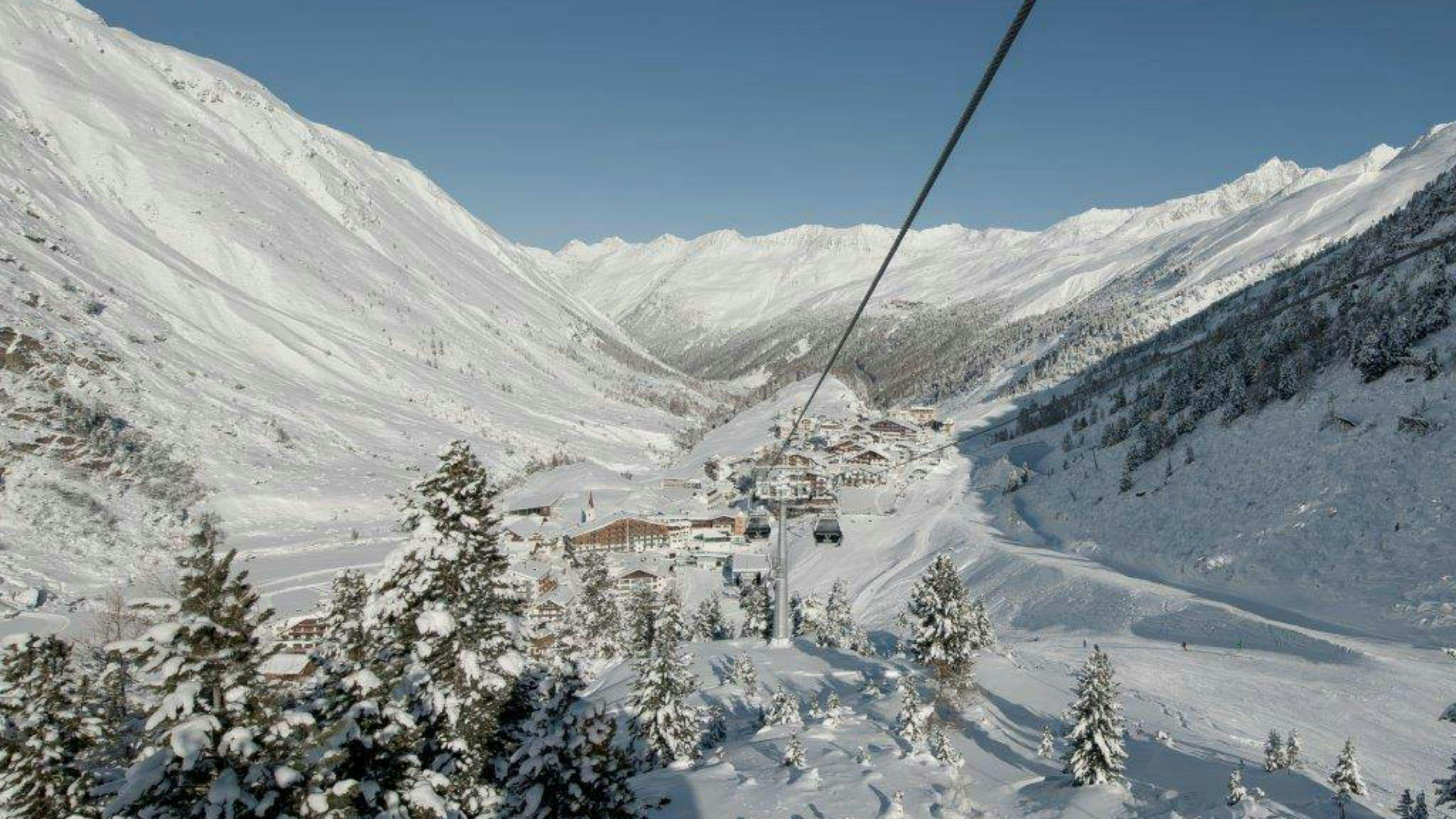 sport-lohmann-hero Panorama mozzafiato con montagne e mare, dove hanno luogo le attività di Noleggio sci Sport Lohmann Obergurgl.