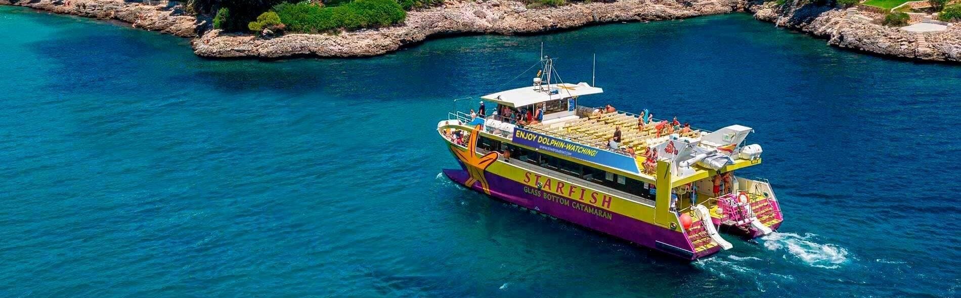 starfish-glass-bottom-boats-hero1 Beeindruckende Landschaften mit Bergen und Meer, wo Aktivitäten von Starfish Glass Bottom Boats Mallorca stattfinden.