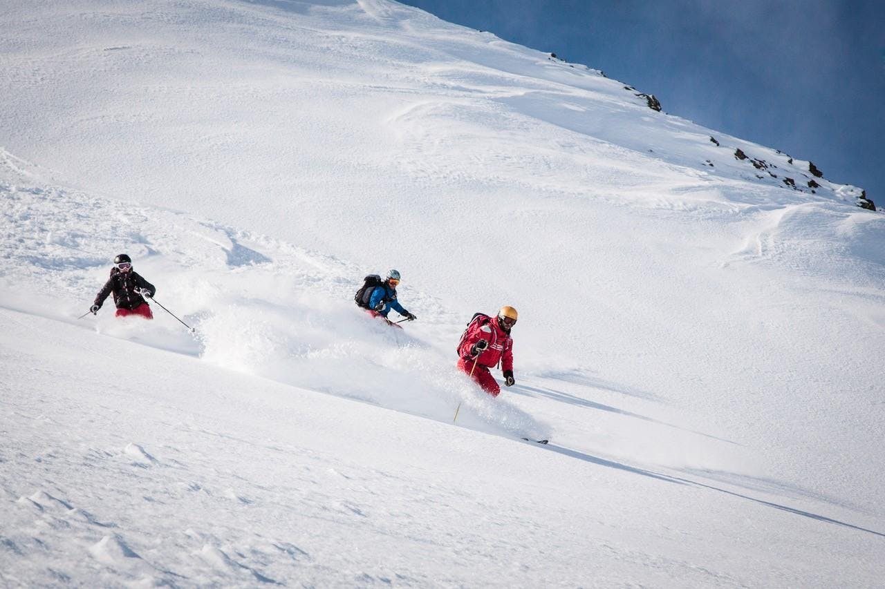 stuben 3 Beautiful landscapes showcasing mountains and sea, where the experiences of Ski School Stuben are taking place.
