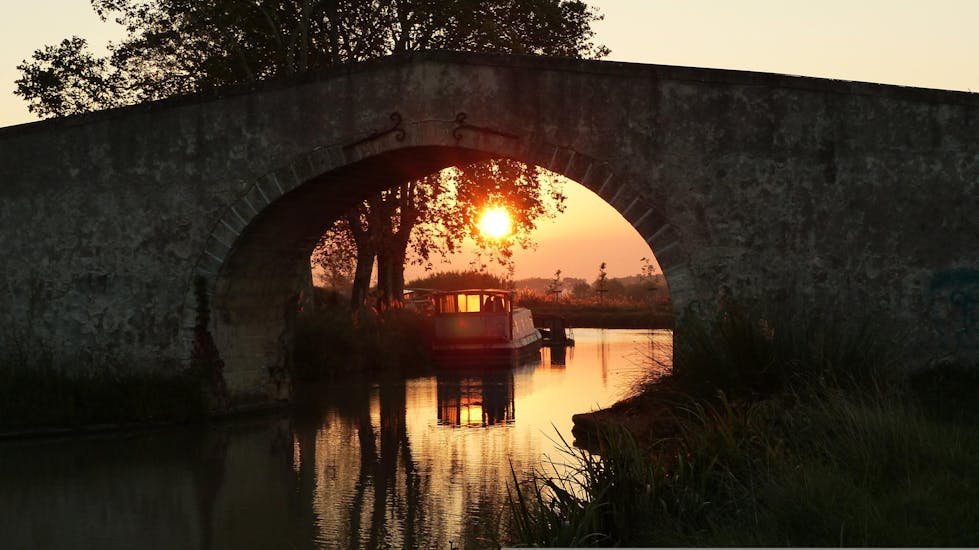Sunrise view on a canal du midi bridge with Exclusive Cruises France.