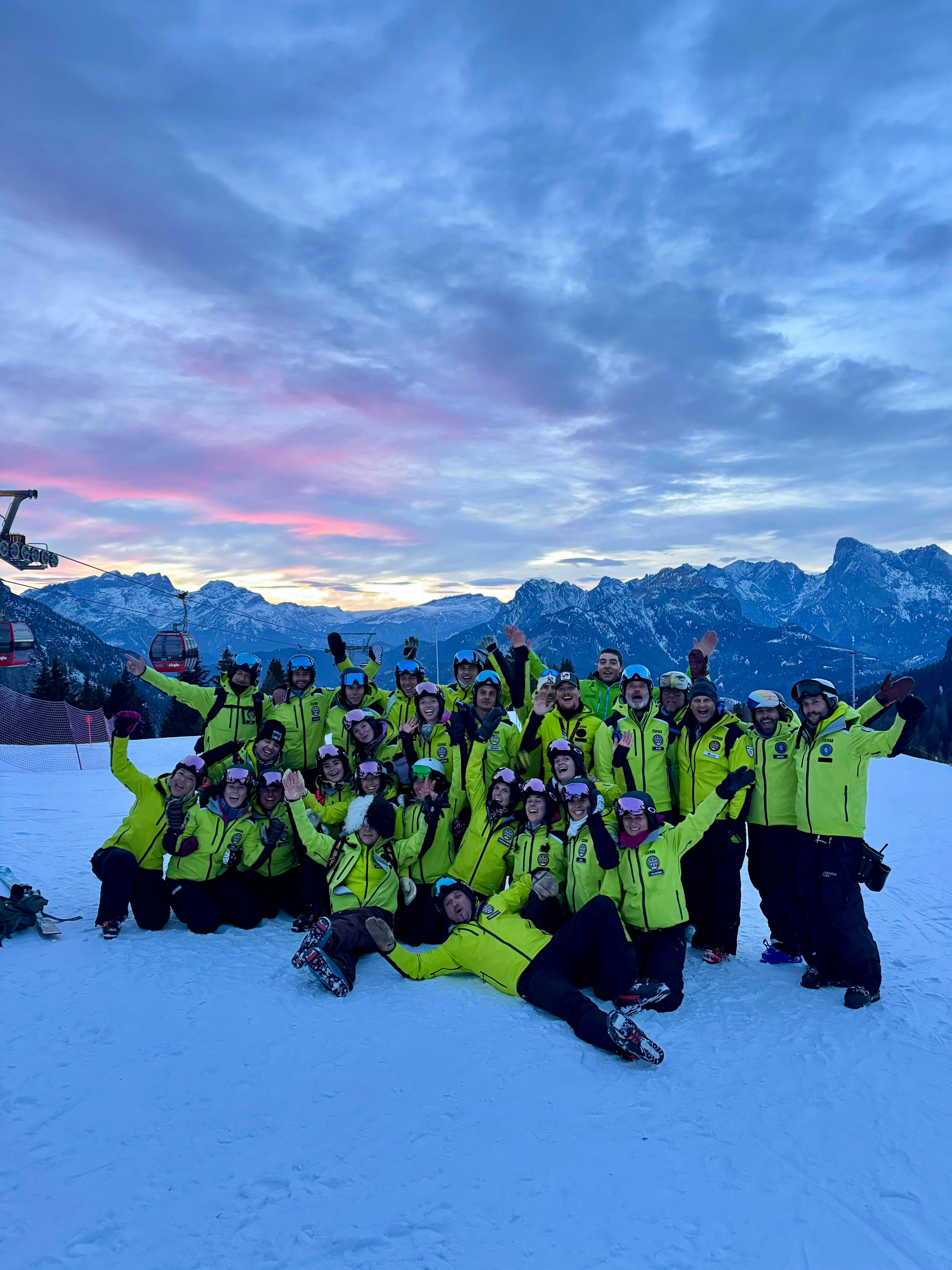 Magnifique paysage de montagnes et de mer, où se déroulent les activités de Scuola Sci Coldai Alleghe.