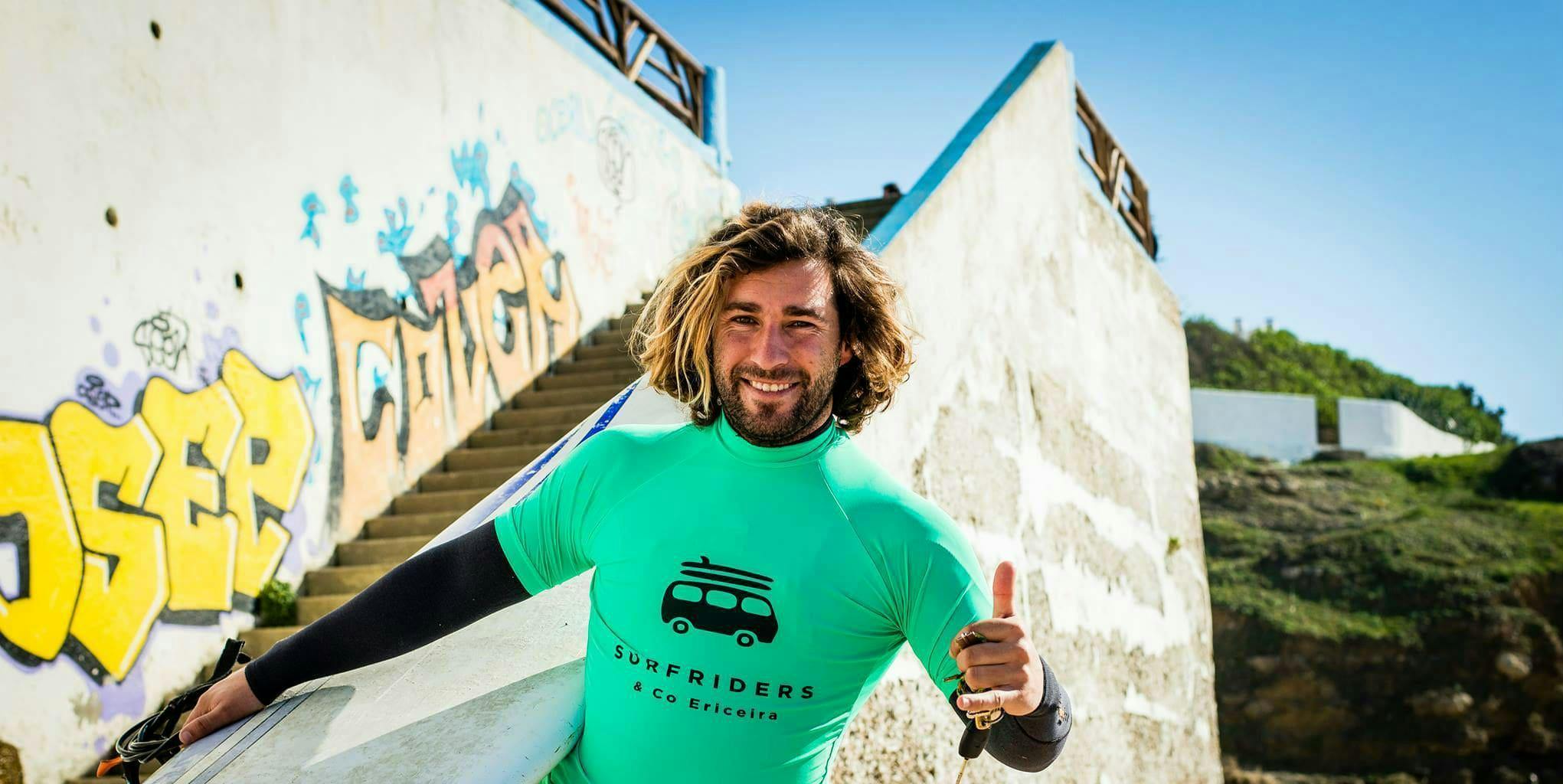 surf-riders-ericeira-hero Beautiful landscapes showcasing mountains and sea, where the experiences of Surf Riders Ericeira are taking place.