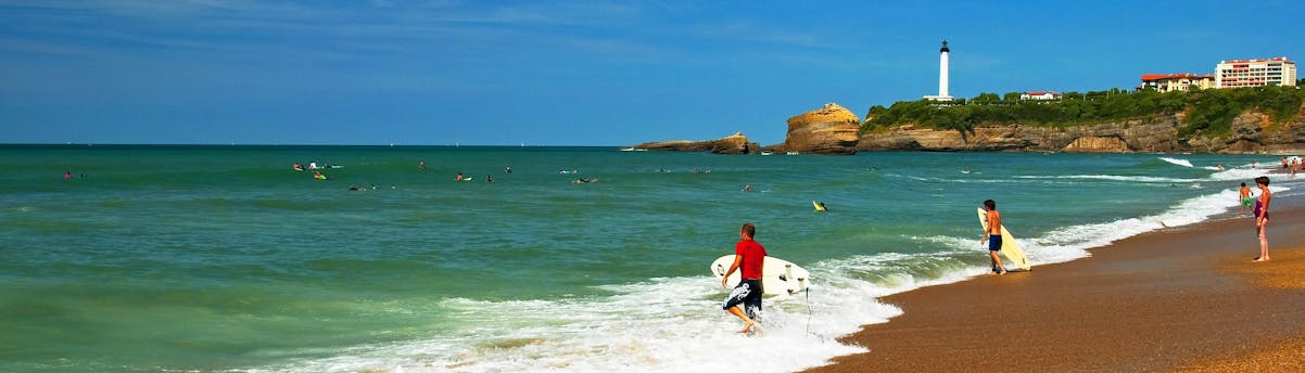 surfing-cote-des-basques_SEM-Resort-Hero .
