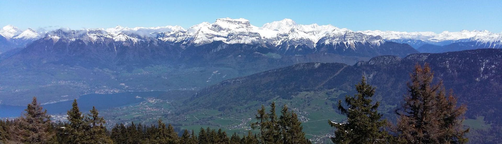 An impressive view of Annecy that you will get whilst paragliding with Takamaka Annecy.