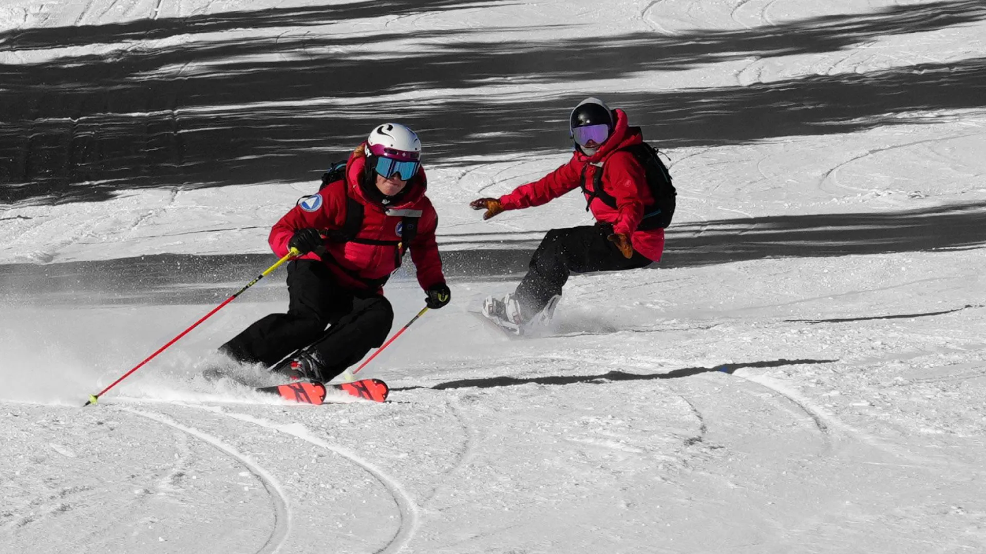 Tannberg-Lech-ski-and-snowboard-instructor Prachtige landschappen met bergen en zee, waar de ervaringen van Skischule Tannberg Lech plaatsvinden.