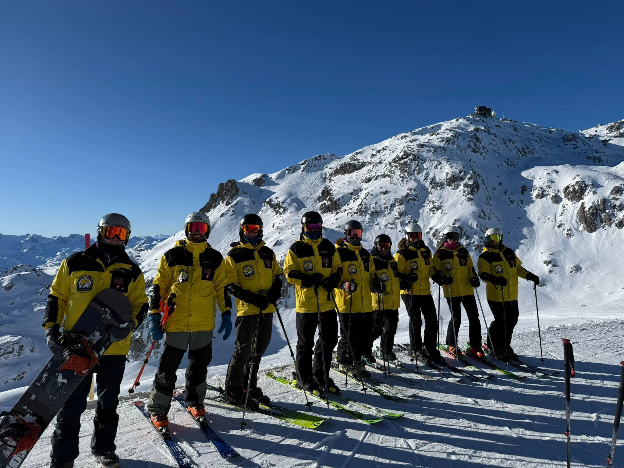 Beautiful landscapes showcasing mountains and sea, where the experiences of Ben&Joe's Private Ski & SB School Davos are taking place.