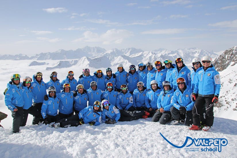 The instructors of Scuola Sci e Snowboard Val di Pejo on the snow of Peio, in Val di Sole.