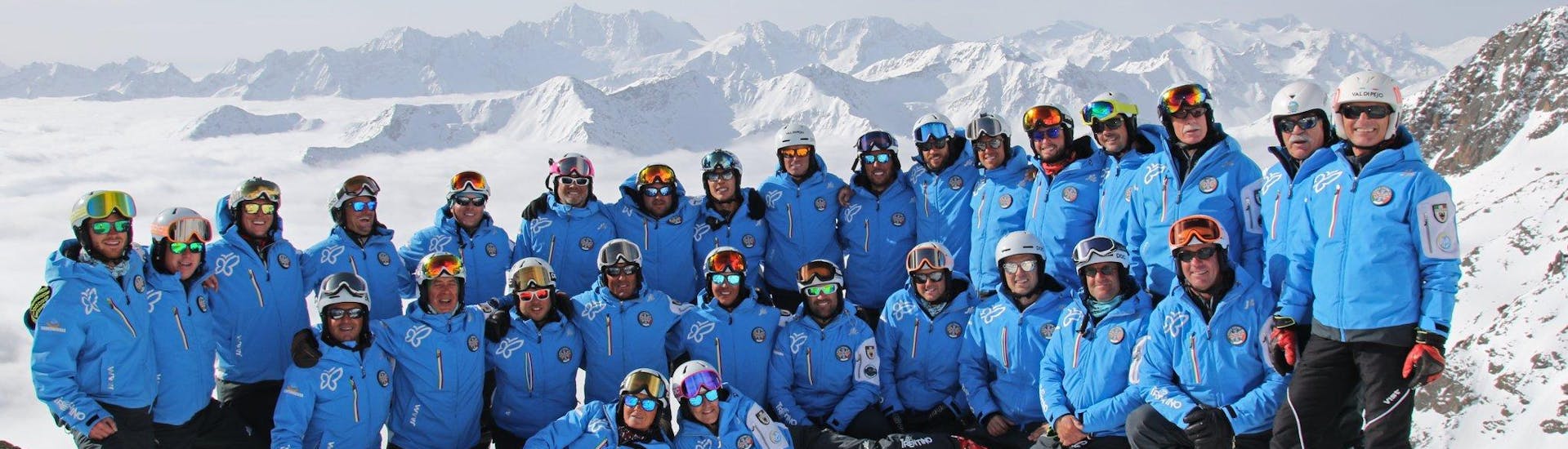 The instructors of Scuola Sci e Snowboard Val di Pejo on the snow of Peio, in Val di Sole.