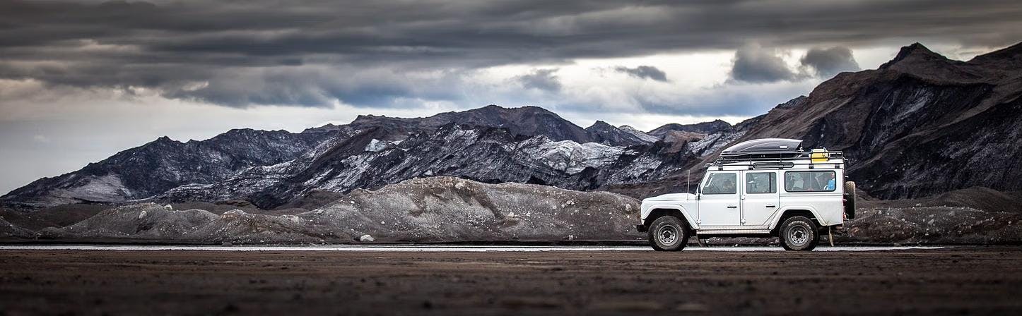 Volcano Trails Iceland Hero Jeep driving along the icelandic volcanic and glacial canyons with a panoramic view with Volcano trails Iceland.