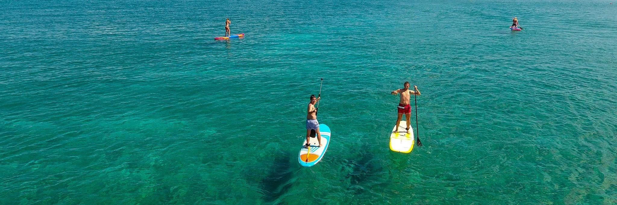 Water Club Paradise Beach Kos Beeindruckende Landschaften mit Bergen und Meer, wo Aktivitäten von Water Club Paradise Beach Kos stattfinden.