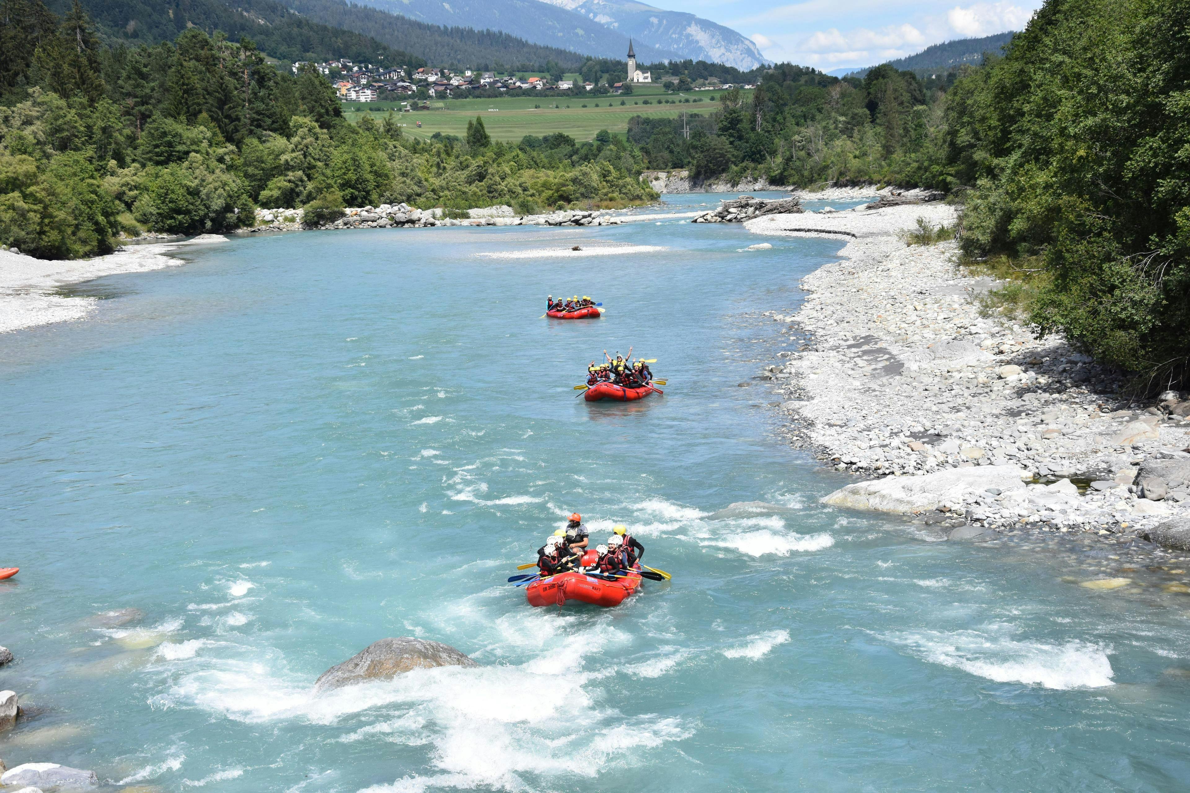 wch4 Beeindruckende Landschaften mit Bergen und Meer, wo Aktivitäten von Wasserchraft Ilanz stattfinden.