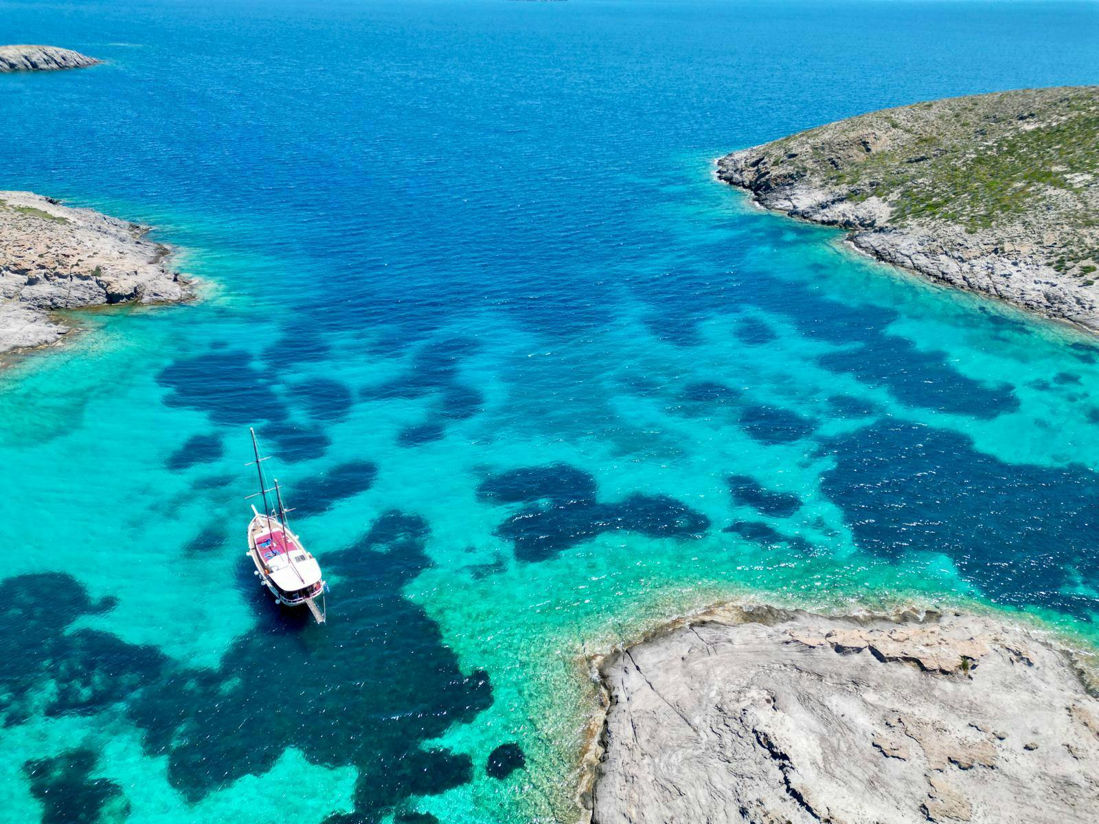WhatsApp Image 2024-05-29 at 09.46.36 (2) Beautiful landscapes showcasing mountains and sea, where the experiences of Galatea Paros Cruises are taking place.