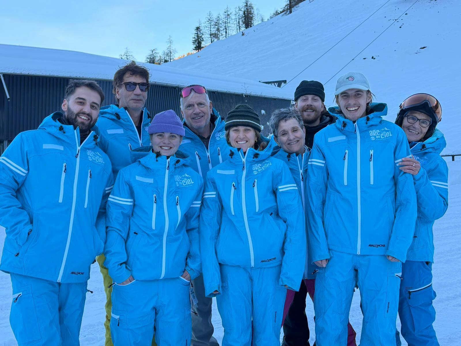 Beeindruckende Landschaften mit Bergen und Meer, wo Aktivitäten von Skischule ESI Arc en Ciel Nendaz-Siviez stattfinden.