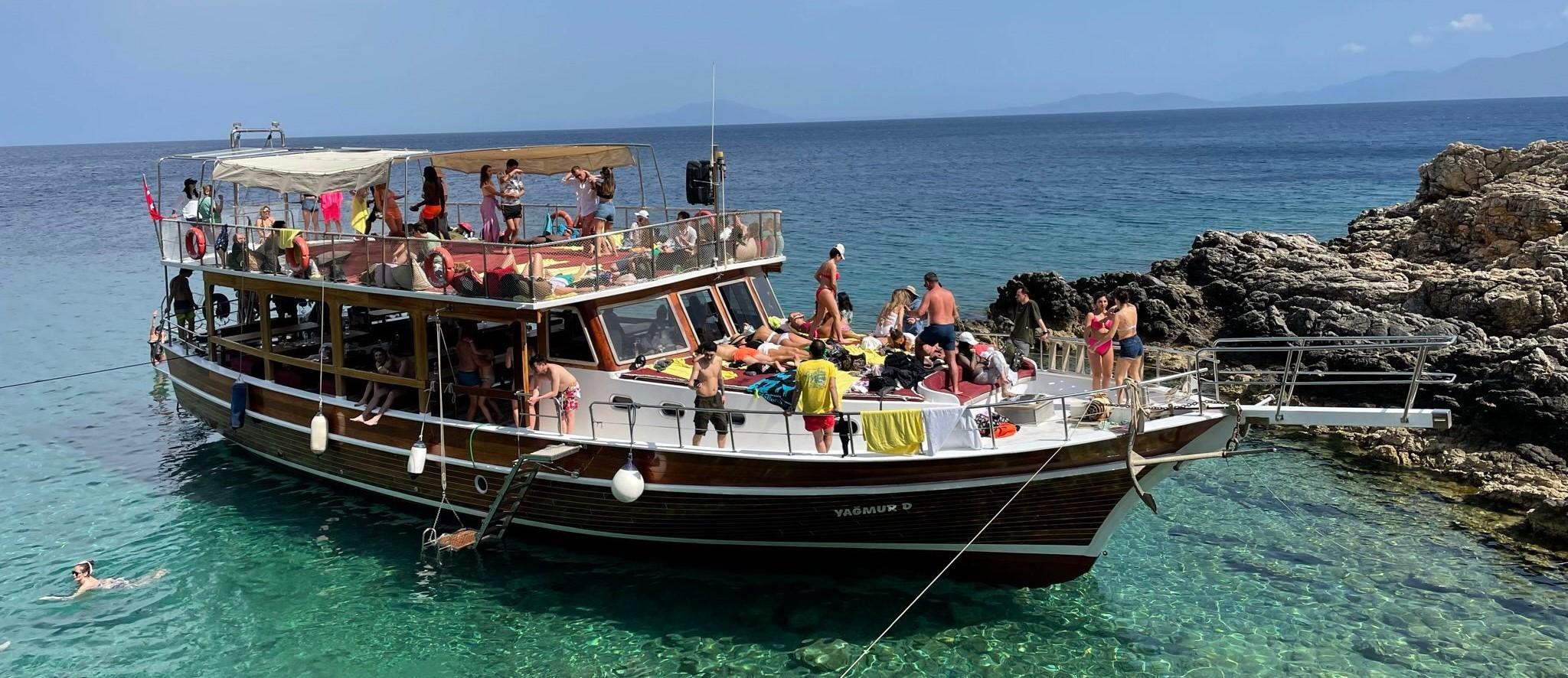 People on the boat and swimming next to the boat of Yagmur D Bodrum. 
