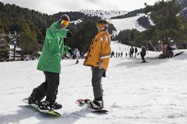 A instructor and student do a private snowboarding lesson for all ages and levels in La Molina/Masella with Escola d'esqui Alta Cerdanya.