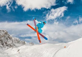 A person is doing Off-piste Ski Lessons for Advanced Skiers - Blue Rider Team with ESI St Christophe Les Deux Alpes.