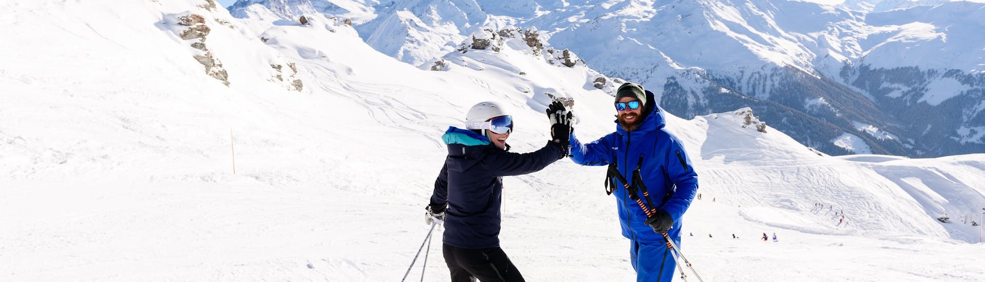 Two skiers are satisfied of their performance during the Private Ski Lessons for Adults in Verbier with Altitude Ski School Verbier & Gstaad.