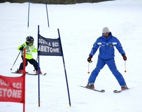 Cours particulier de ski Enfants dès 3 ans pour Tous niveaux avec Scuola di Sci Abetone.