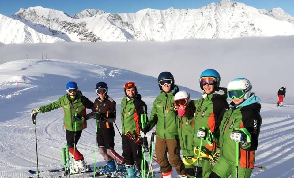 Clases de esquí para adultos - todos los niveles con Liberi Tutti Ski School.