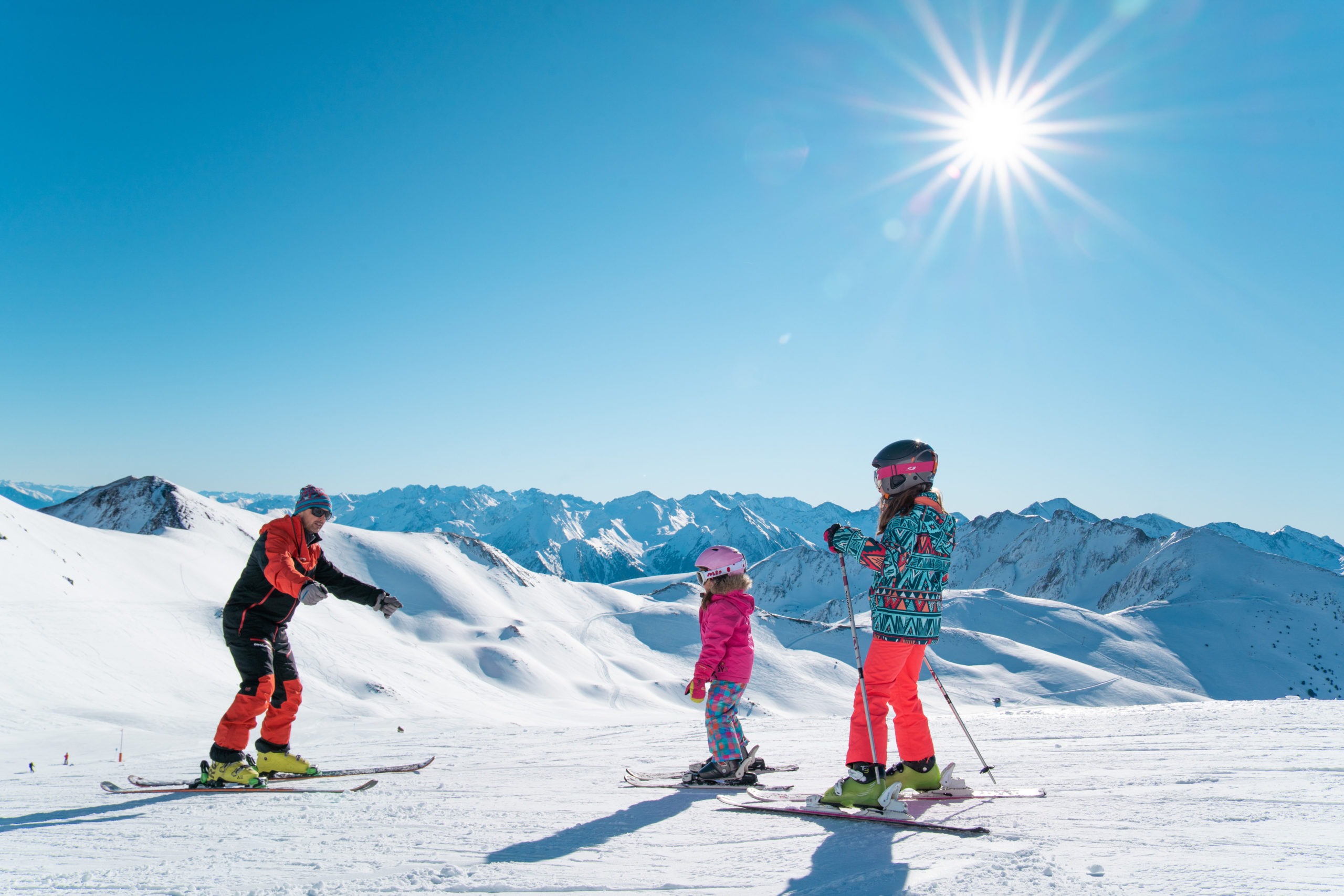 Clases de esquí para niños a partir de 5 años para principiantes con Evolution 2 Saint Lary Soulan.