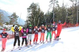 Un gruppo di bambini durante le Lezioni di sci per bambini (6-14 anni) per tutti i livelli  con Ski School Top Ski Piculin San Vigilio.