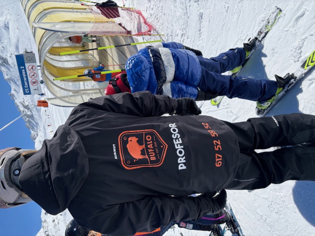 Lezioni private di sci per bambini a partire da 4 anni per tutti i livelli.