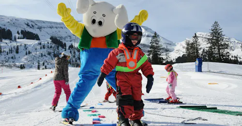 Skilessen voor kinderen (3-16 jaar) voor beginners - Halve dag met 1. Schweizer Skischule Samnaun Skilessen voor kinderen (3-16 jaar) voor beginners - Halve dag met 1. Schweizer Skischule Samnaun.