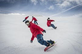 Snowboardkurs für Erwachsene für Anfänger.