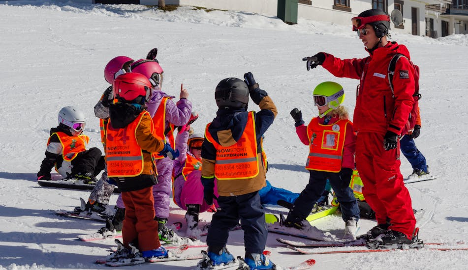 Cours de ski pour enfants de tous niveaux (5-14 ans) avec S4 Snowsport Fieberbrunn.