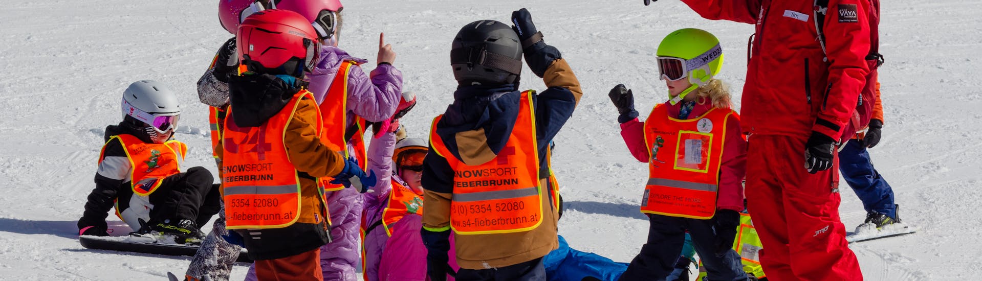 Clases de esquí para niños de todos los niveles (5-14 años) con S4 Snowsport Fieberbrunn.