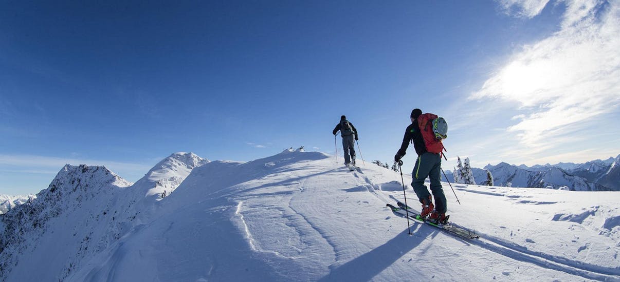 Ski Touring Guide for Advanced Skiers.