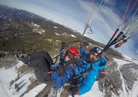 Tandem Paragliding über dem Ossiachersee im Winter mit Flycenter Ossiachersee Während des Tandem Paragliding über dem Ossiachersee im Winter mit Flycenter Ossiachersee
